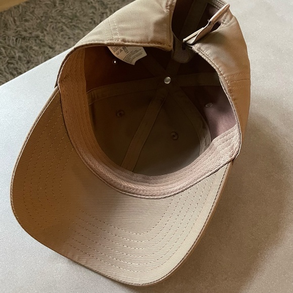 Athleta Sateen Cap in Clay - Picture 4 of 6